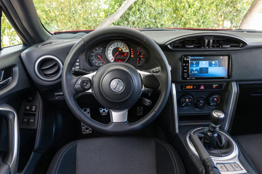 Торпедо Toyota GT 86 2016 года  (US) (фото 5 из 30)